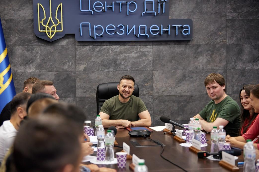 Head of state discusses bringing closer victory, development of Ukraine with active youth