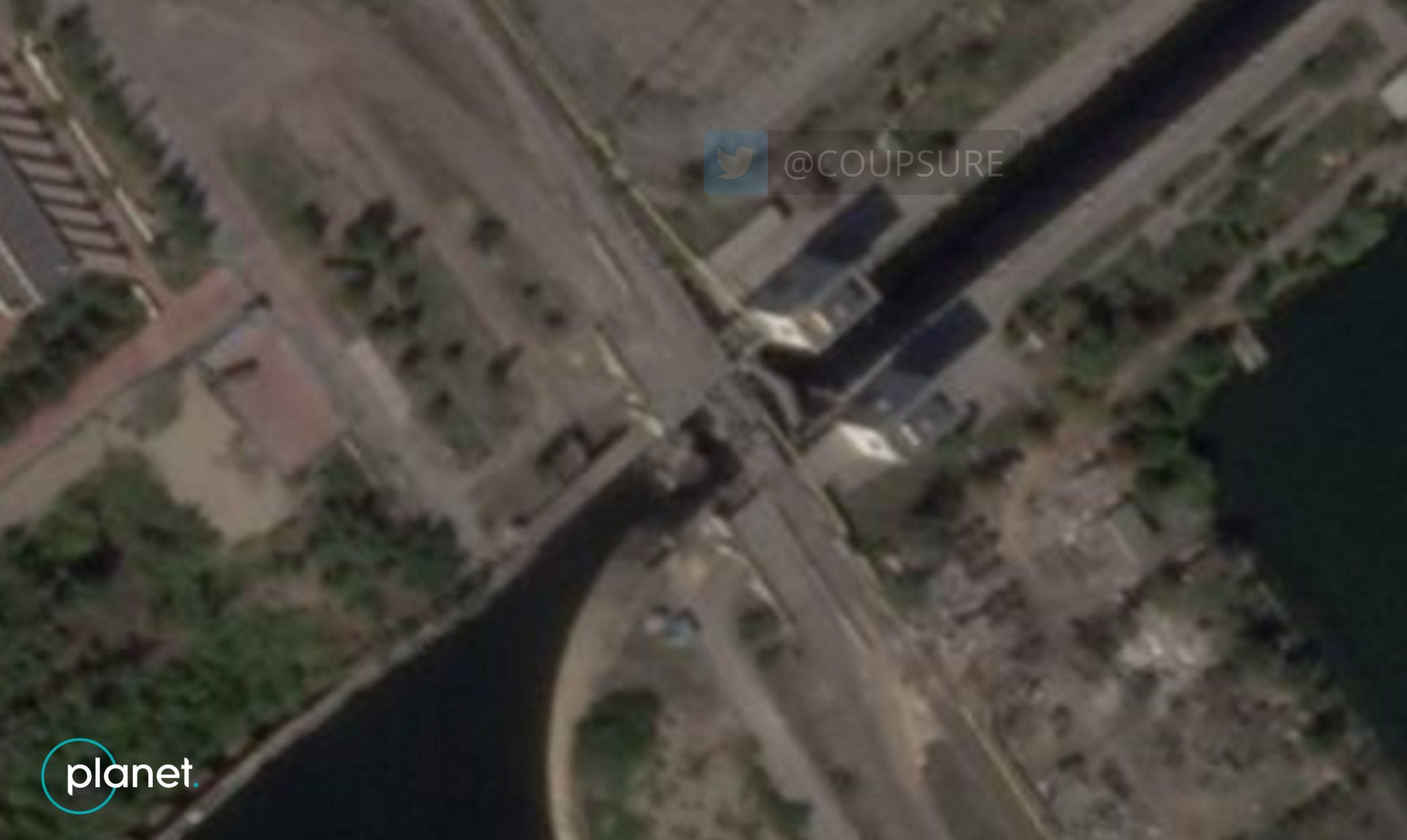 Road bridge in Nova Kakhovka destroyed: satellite image