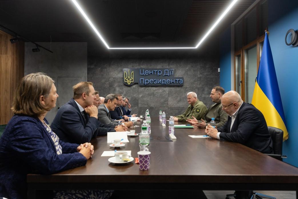 Head of Office of President of Ukraine holds meeting with group of members of UK Parliament