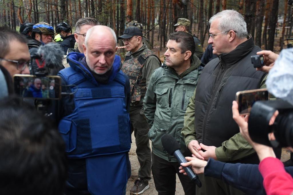 Foreign ambassadors visited the liberated city of Izyum to see the consequences of the russian occupation