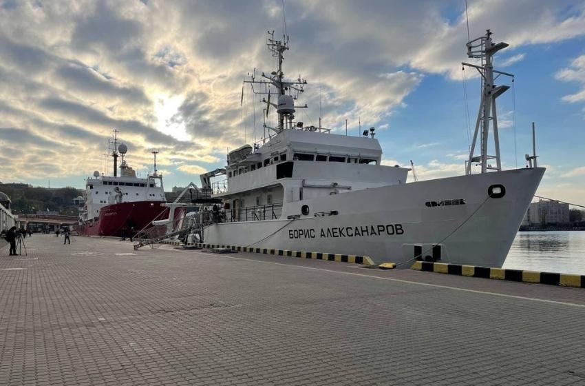 Ukraine to restore research vessel damaged by Russian missile attack