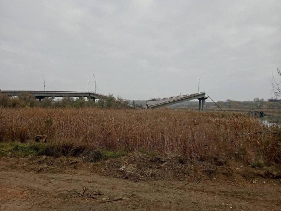 The Russians blew up two bridges in the Kherson region