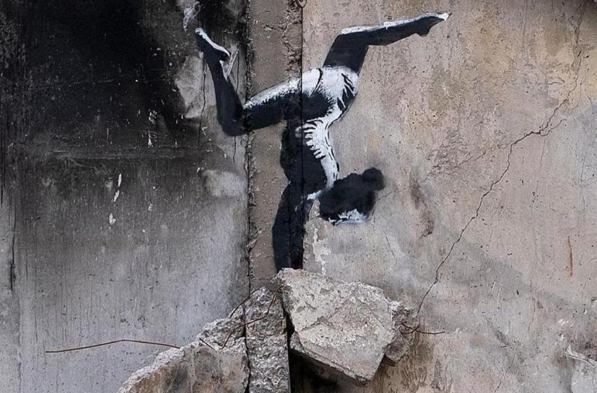 Banksy unveiled his drawing on the ruined house in Borodyanka