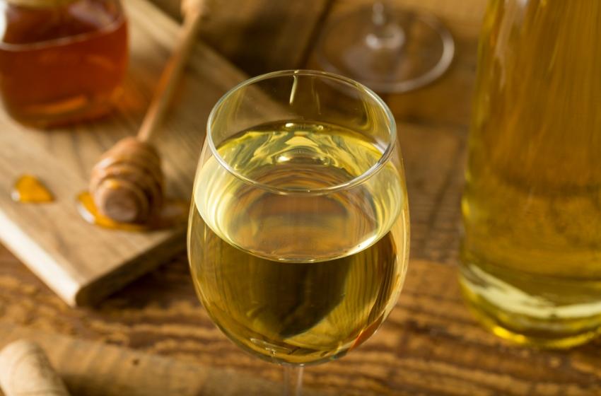 The traditions of mead-making are being restored in Ukraine