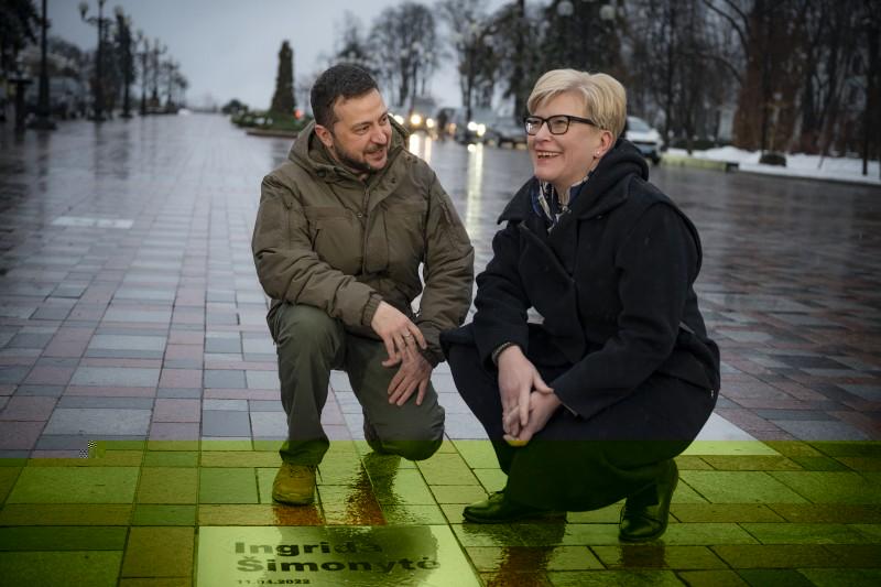 A plaque with name of Prime Minister Ingrida Šimonytė unveiled on Alley of Courage in Kyiv