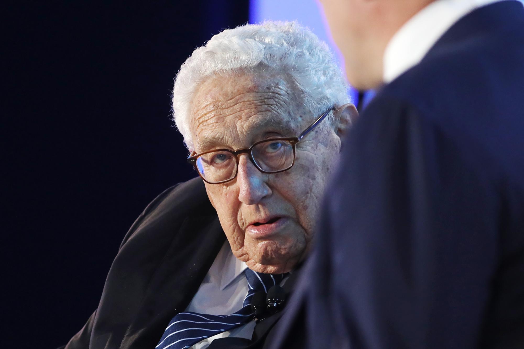 "Primitive lobbyist": Podolyak responded harshly to Kissinger about negotiations with the Russian Federation