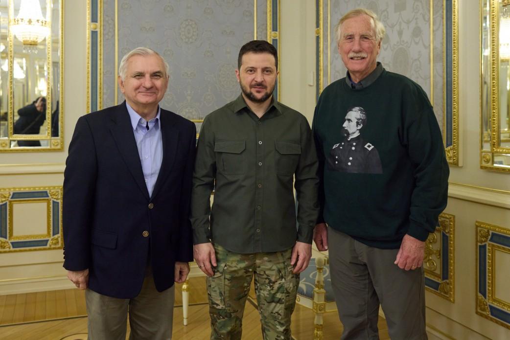 Volodymyr Zelenskyy meets with US senators Jack Reed and Angus King