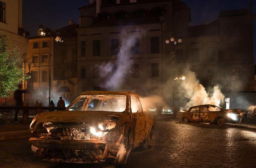Cars from Ukraine burned during the war were shown at the festival of light in Helsinki