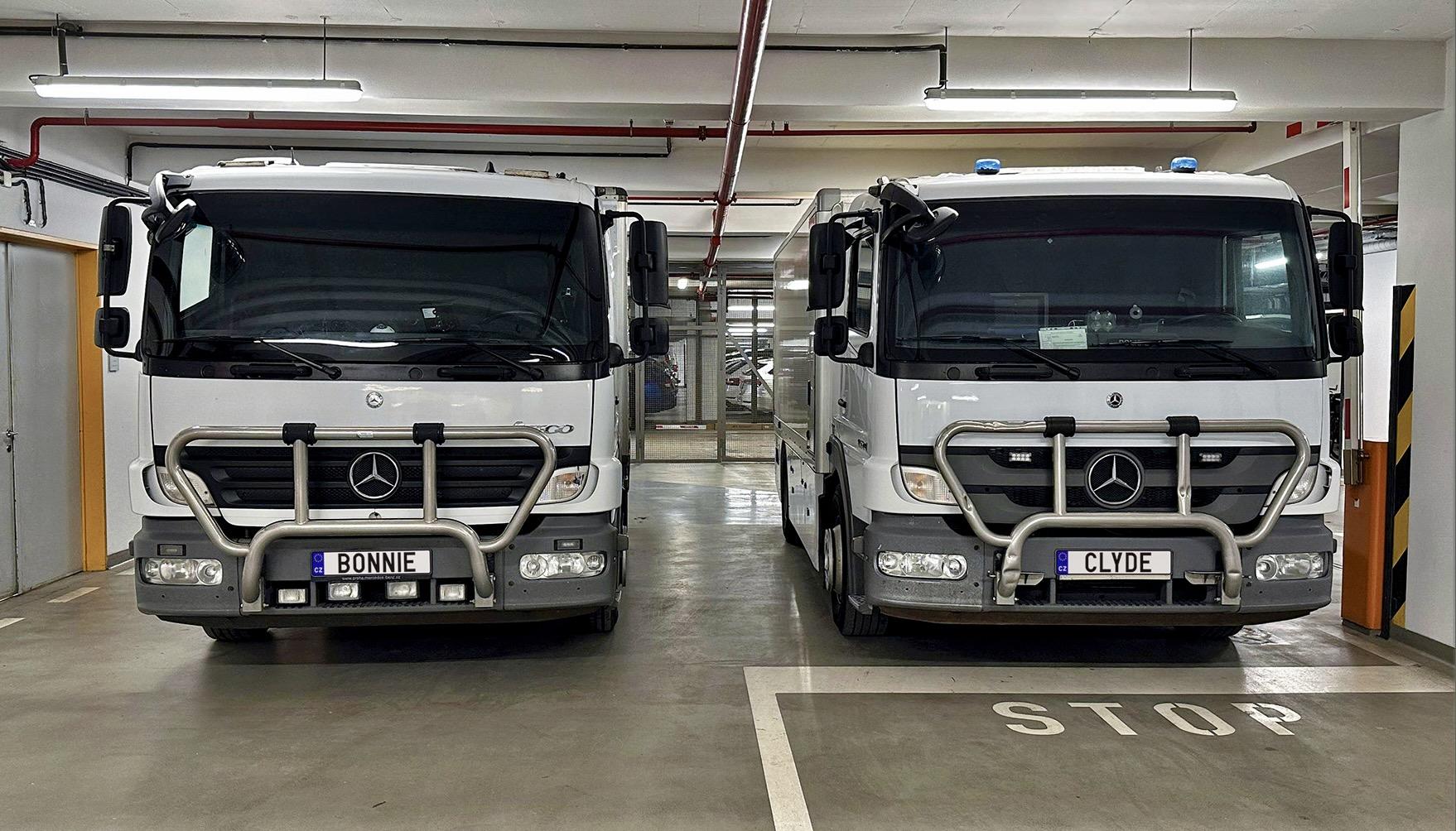 The National Bank of the Czech Republic donated cars for the evacuation of wounded Ukrainian soldiers