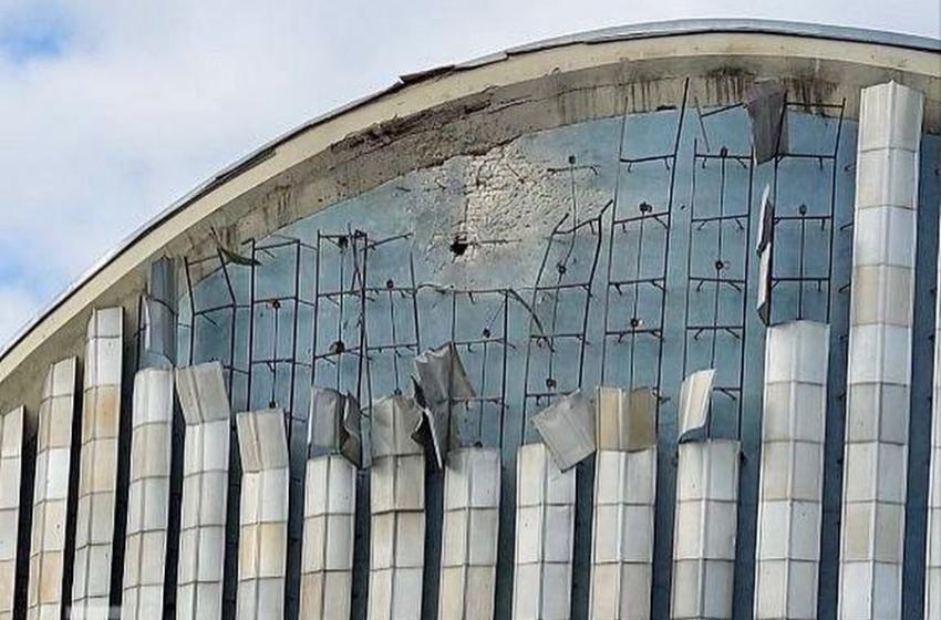 In Kherson, a modernist building was damaged by Russian shelling