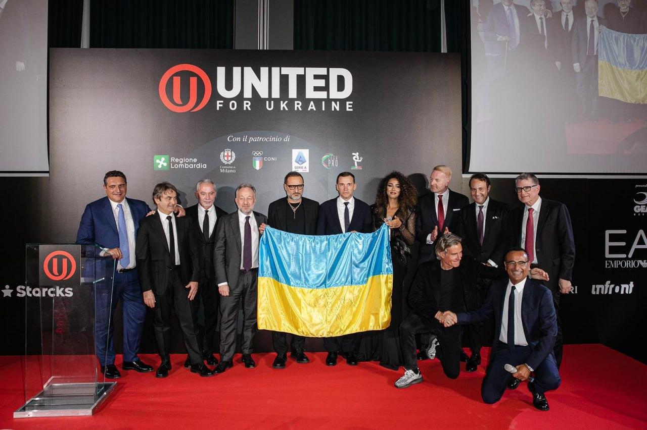 A flag with the signature of the President of Ukraine was sold for 110,000 euros in Milan
