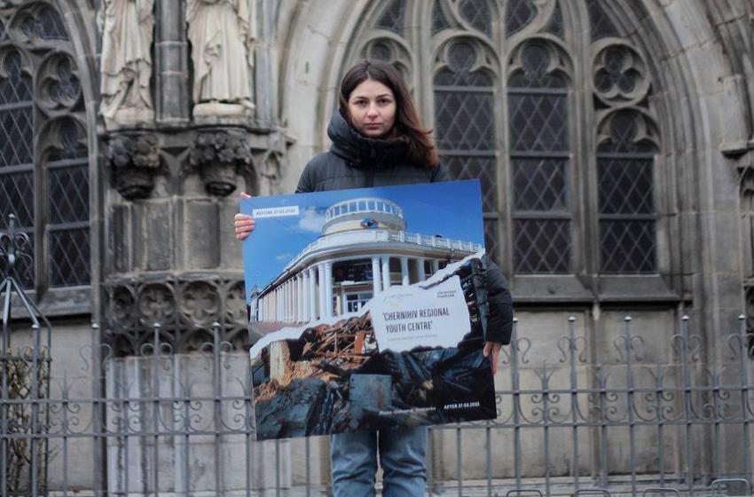 Ukrainians spread "Postcards from Ukraine" all over the world - a photo project about cultural objects destroyed by Russia