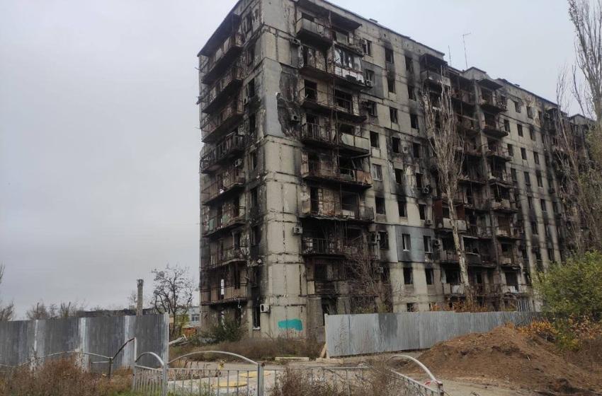 During the demolition of a house in Mariupol, the Russians sent 130 bodies of the dead to the construction waste