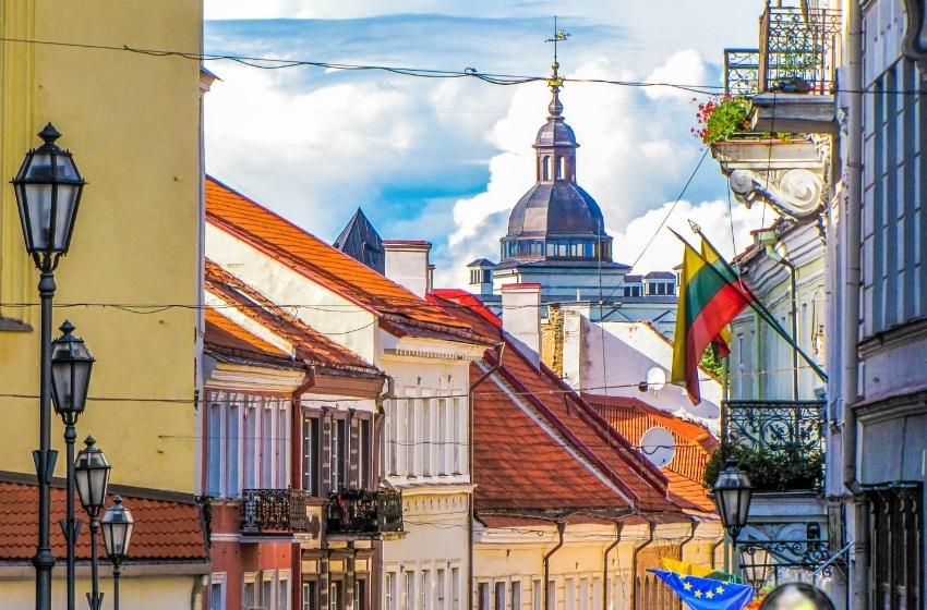 Lithuanian authorities will ban Russians from applying for citizenship and owning real estate