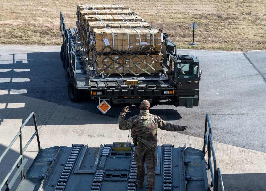 The press service of the Pentagon published a photo of military aid from the new package
