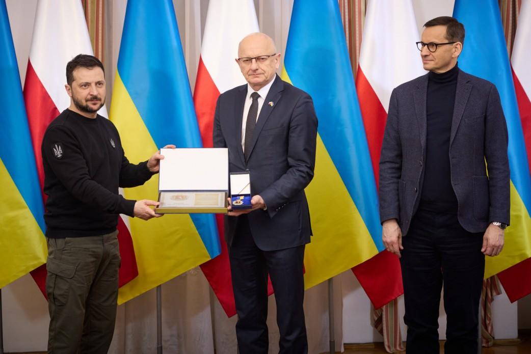 Volodymyr Zelenskyy met with the mayors of the cities of Rzeszów, Przemyśl, Lublin and Chełm and presented them with "Rescuer City" honorary awards