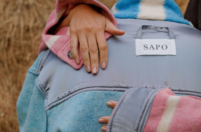 Transcarpathian brand SAPO, which uses bright woolen blankets familiar to all Ukrainians as raw materials