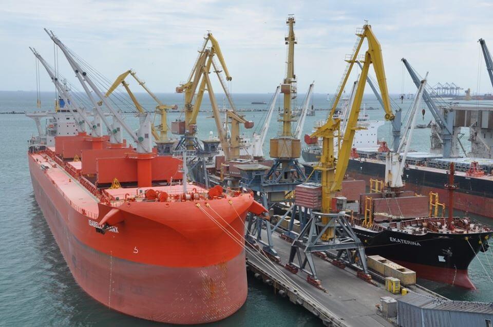 Two grain bulk carriers handled in Odessa Sea Port at the same time
