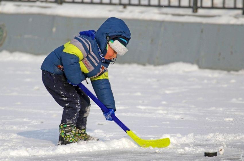 In a covered with snow Odessa, citizens went crazy with hockey