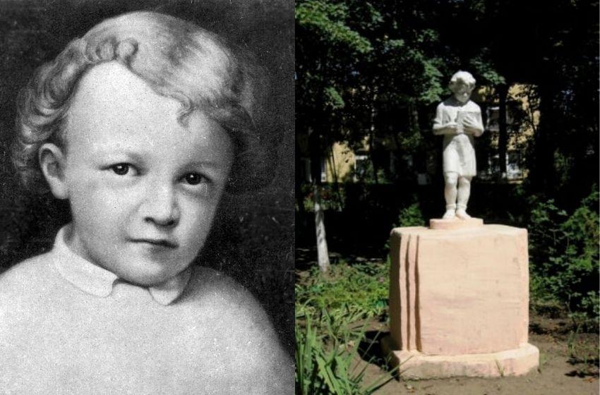 Unusual statue of "Lenin-child" surviving in a kindergarten of Odessa