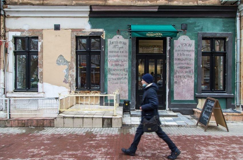 Restoration and business: from a pre-revolutionary decorated pharmacy to a modern cosy café