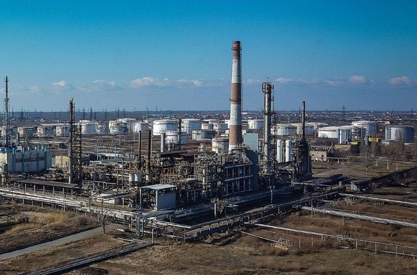 The Odessa oil refinery: birth, growth and bankruptcy