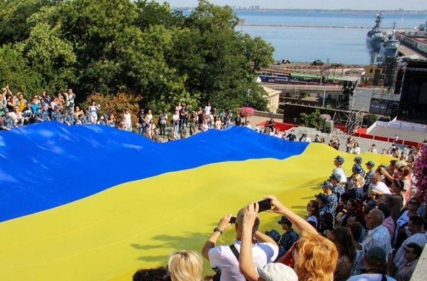 A 30-meter flag of Ukraine was raised along the Potemkin Stairs of Odessa