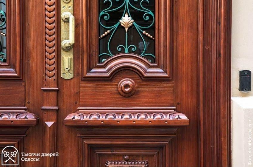 The project “1000 Doors of Odessa” restored another antique door of a 1899 building