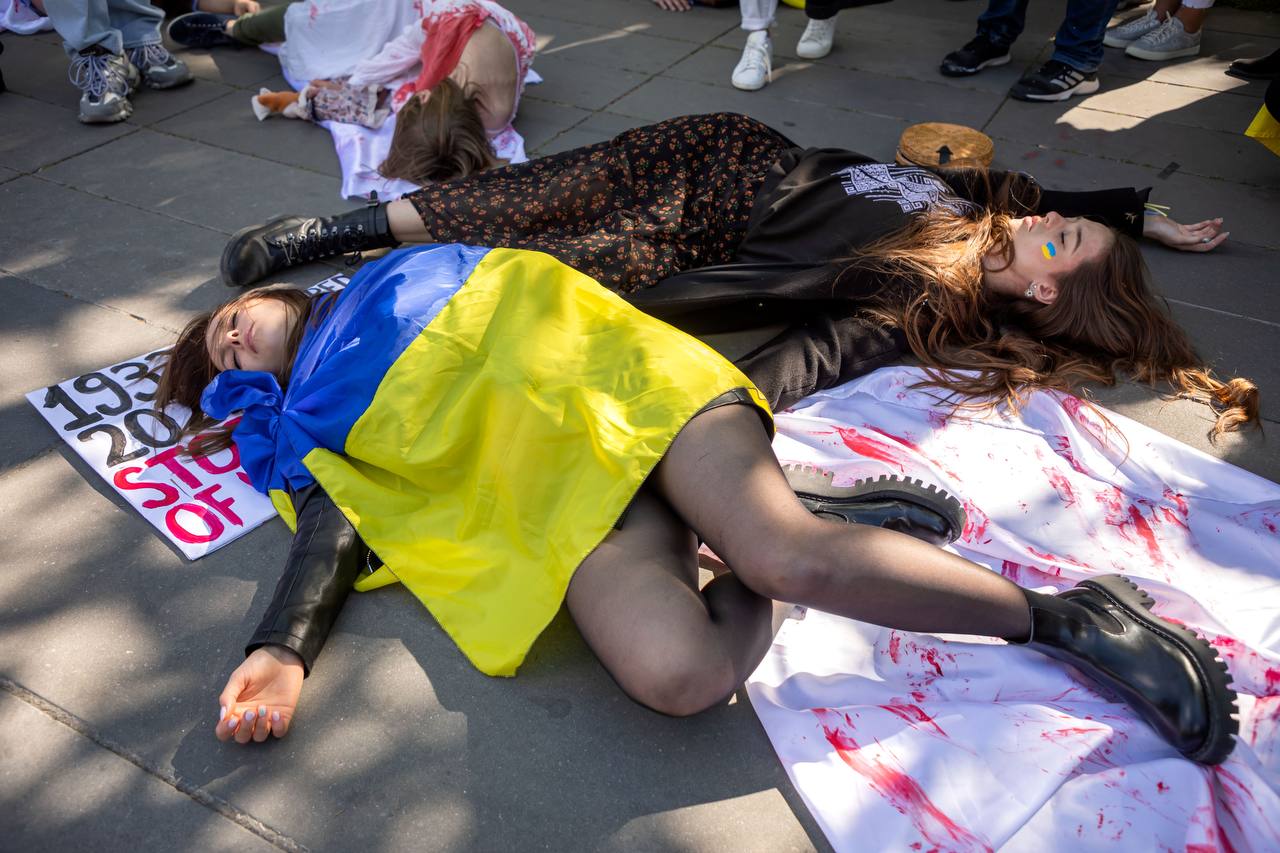 "Blood and corpses." A performance against French companies in Russia took place in Paris