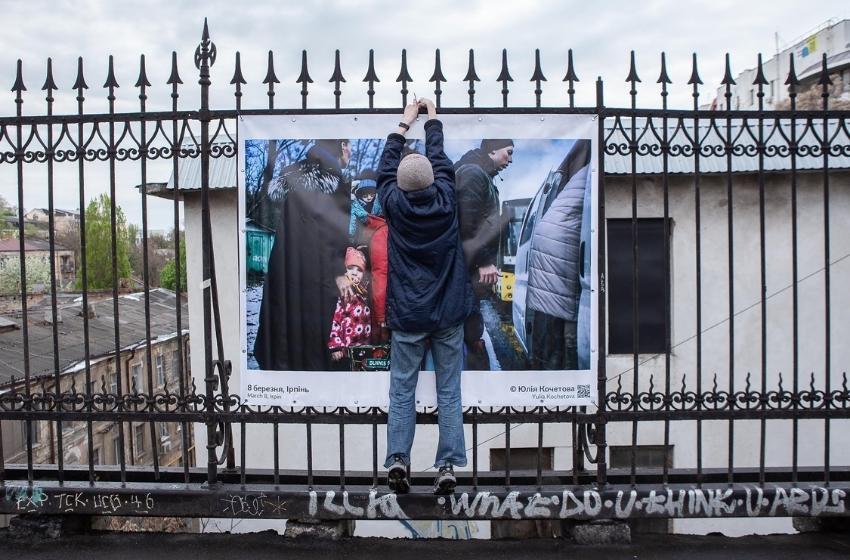 Shoulder to shoulder: Ukrainian war photography in Odessa