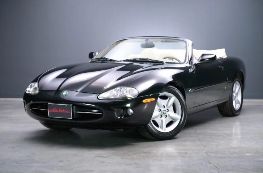 Richard Gere put his Jaguar up for sale to help Ukraine