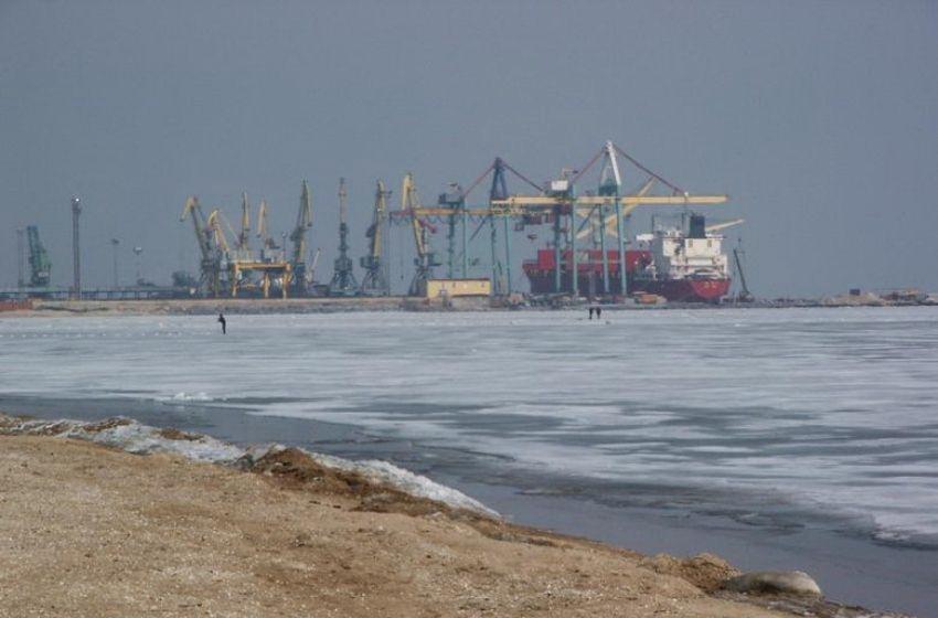 The Russian occupiers began loading metal-roll from the port of Mariupol