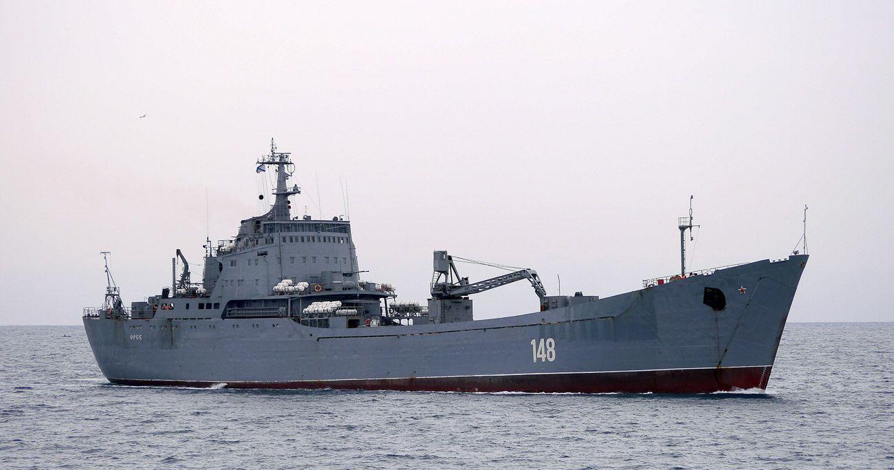 There are 4 Russian ships and a submarine with 36 cruise missiles in the Black Sea