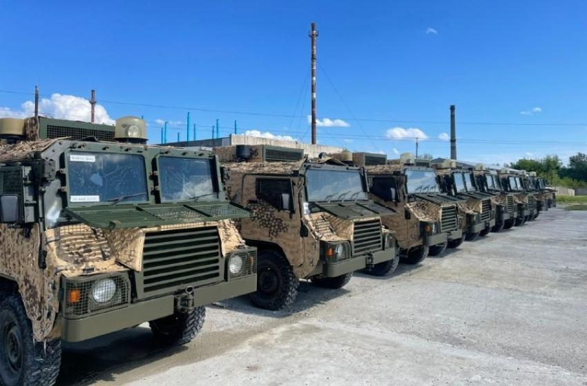 The Ukrainian military received Pinzgauer armored SUVs from philanthropists