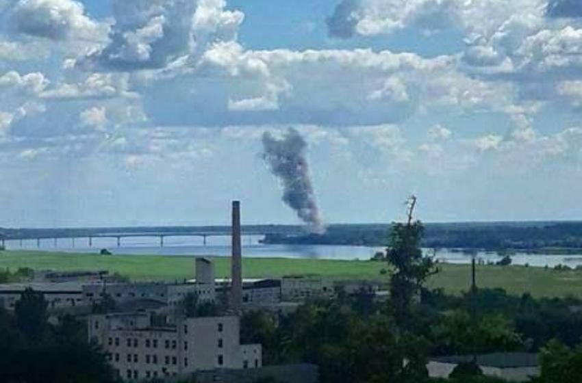 The Ukrainian military hit the Antonovsky bridge in occupied Kherson, which connects the city with the left bank of the Dnieper
