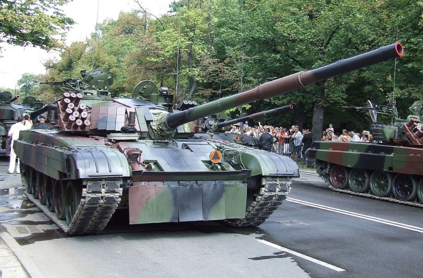 Poland handed over PT-91 Twardy battle tanks to Ukraine
