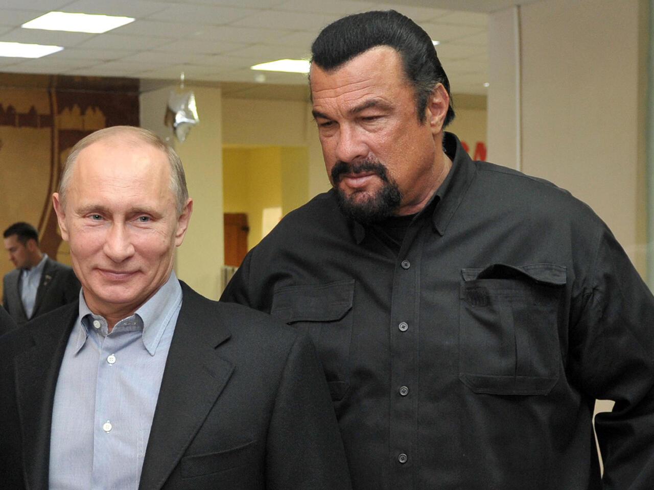 Steven Seagal came to Yelenovka, where the Russians committed a terrorist attack against Ukrainian prisoners of war