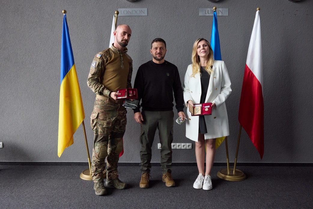 Returning to Ukraine, Volodymyr Zelensky honored Polish volunteers with state awards