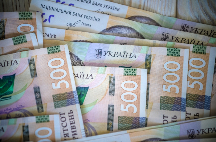 The National Bank of Ukraine has, for the first time in history, raised the official exchange rate of the dollar above UAH 37