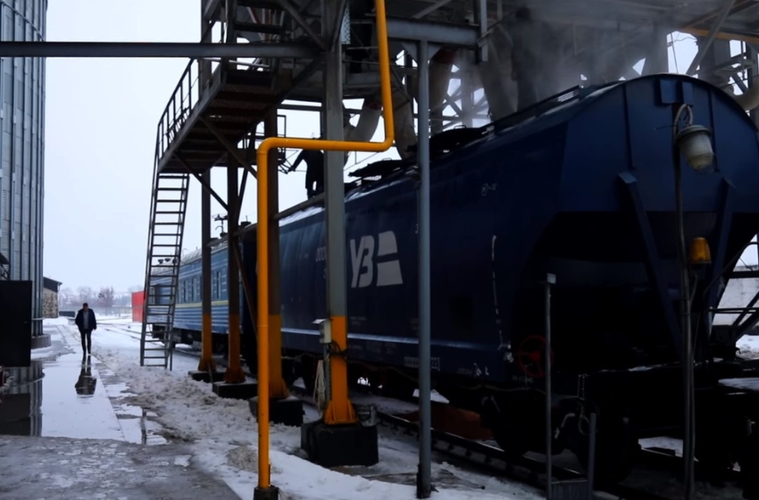 Ukrzaliznytsia has built its first grain wagon adapted for Eurotrack