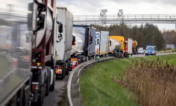 Polish farmers are blocking three directions, not allowing trucks from Ukraine to pass through