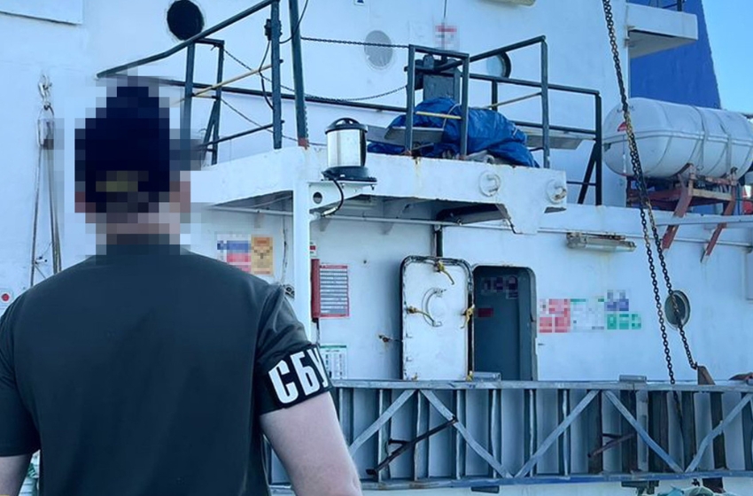 The Security Service of Ukraine detained the captain of a cargo ship who assisted Russians in smuggling Ukrainian grain from Crimea