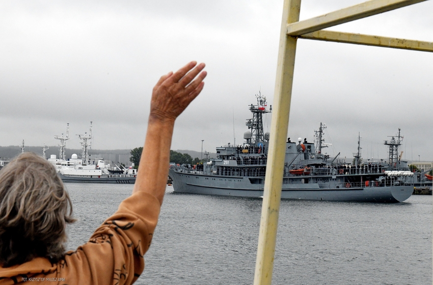 Ukrainian cadets begin training on Polish navy ship ORP Wodnik