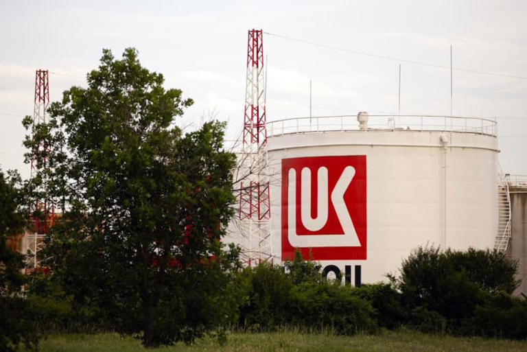 Hungary to block billions in EU funds for Ukraine due to Lukoil transit ban