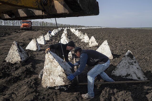 Dragon's teeth, hedgehogs, and checkpoints: Lithuania strengthens its defense