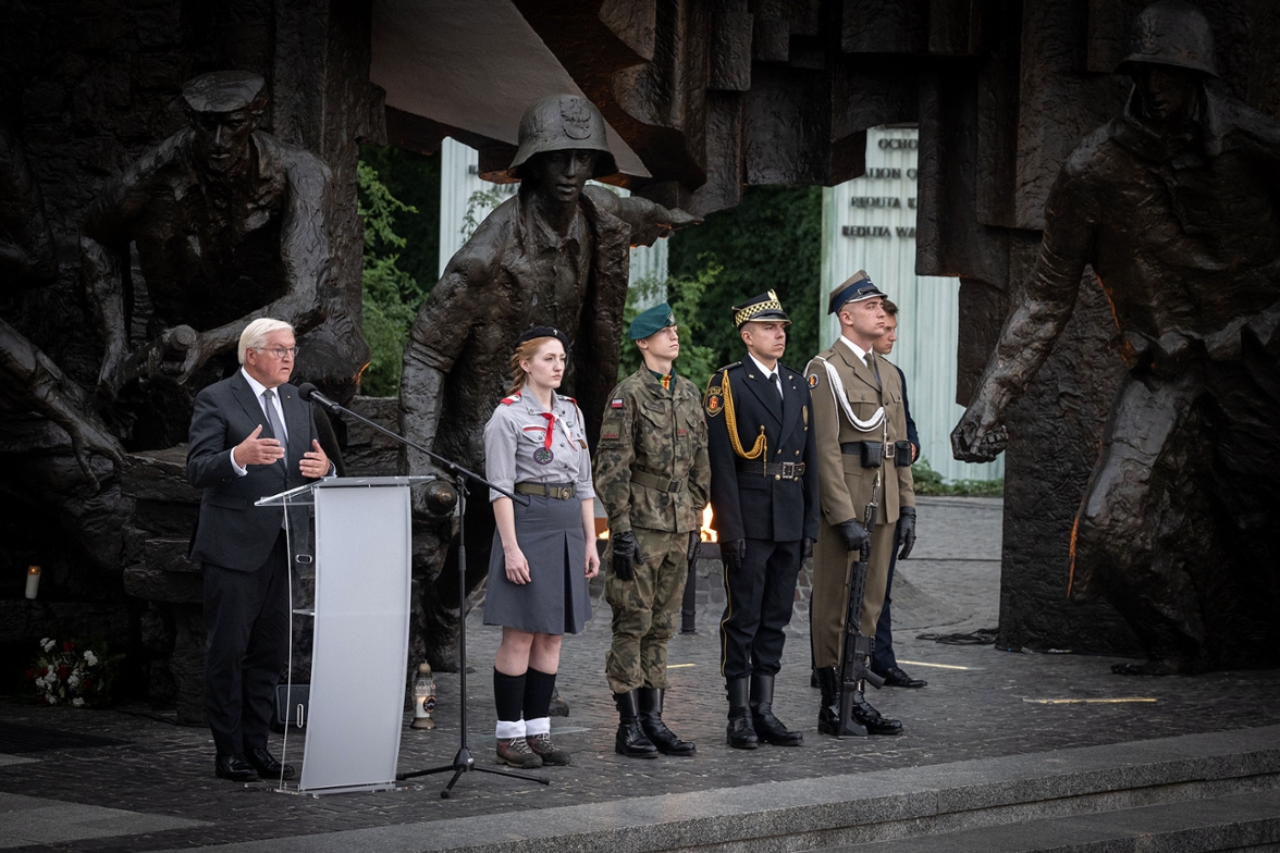 In Warsaw, Steinmeier apologizes for Nazi atrocities and urges continued support for Ukraine