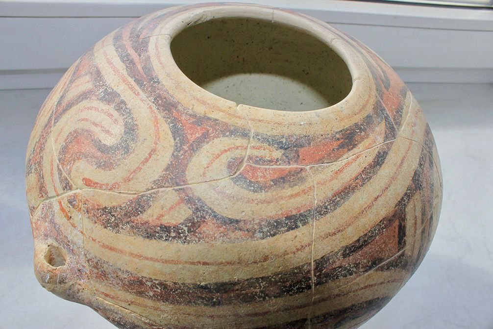 Attempt to smuggle 7,000-Year-Old Trypillian vase from Ukraine to Switzerland foiled