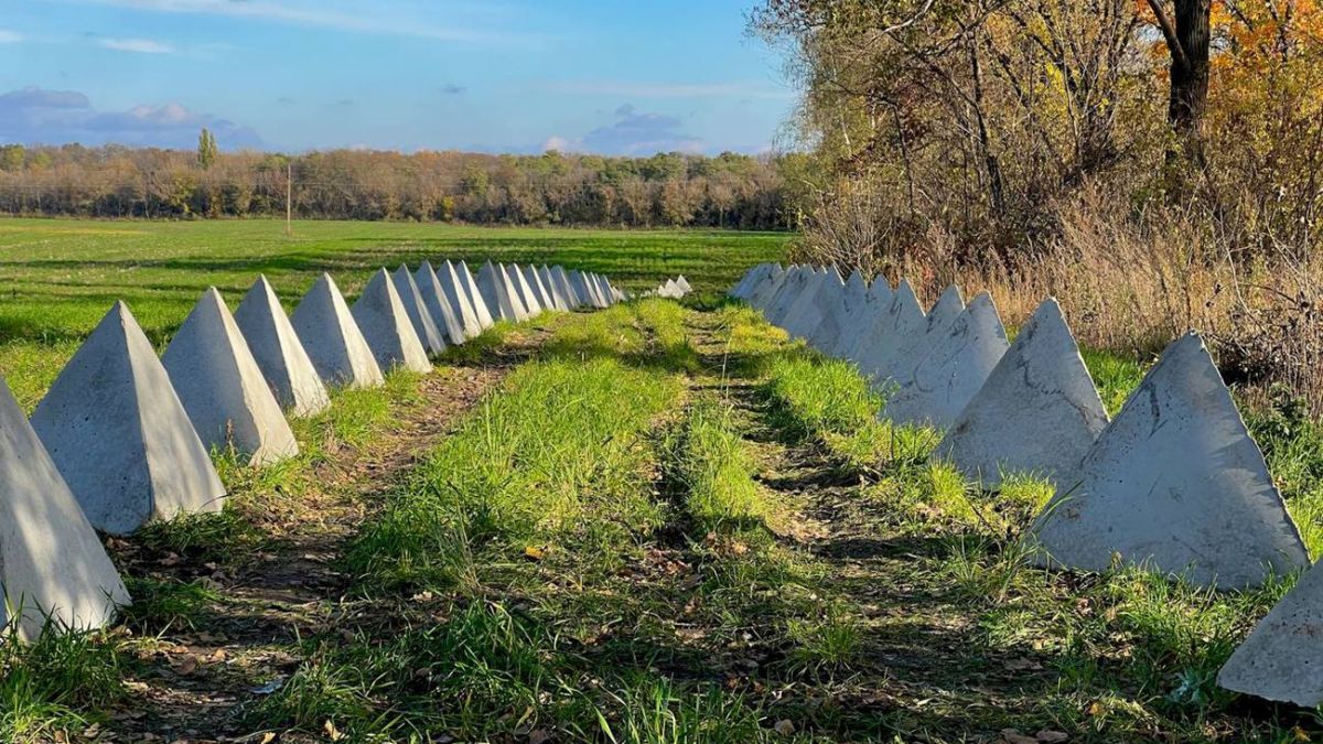 Lithuania has deployed tank obstacles and "dragon's teeth" fortifications to its borders with Russia and Belarus