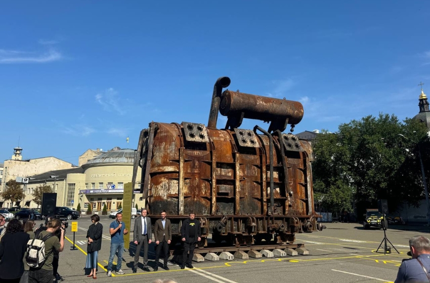 An installation titled 'Battle for Light' was opened in Kyiv