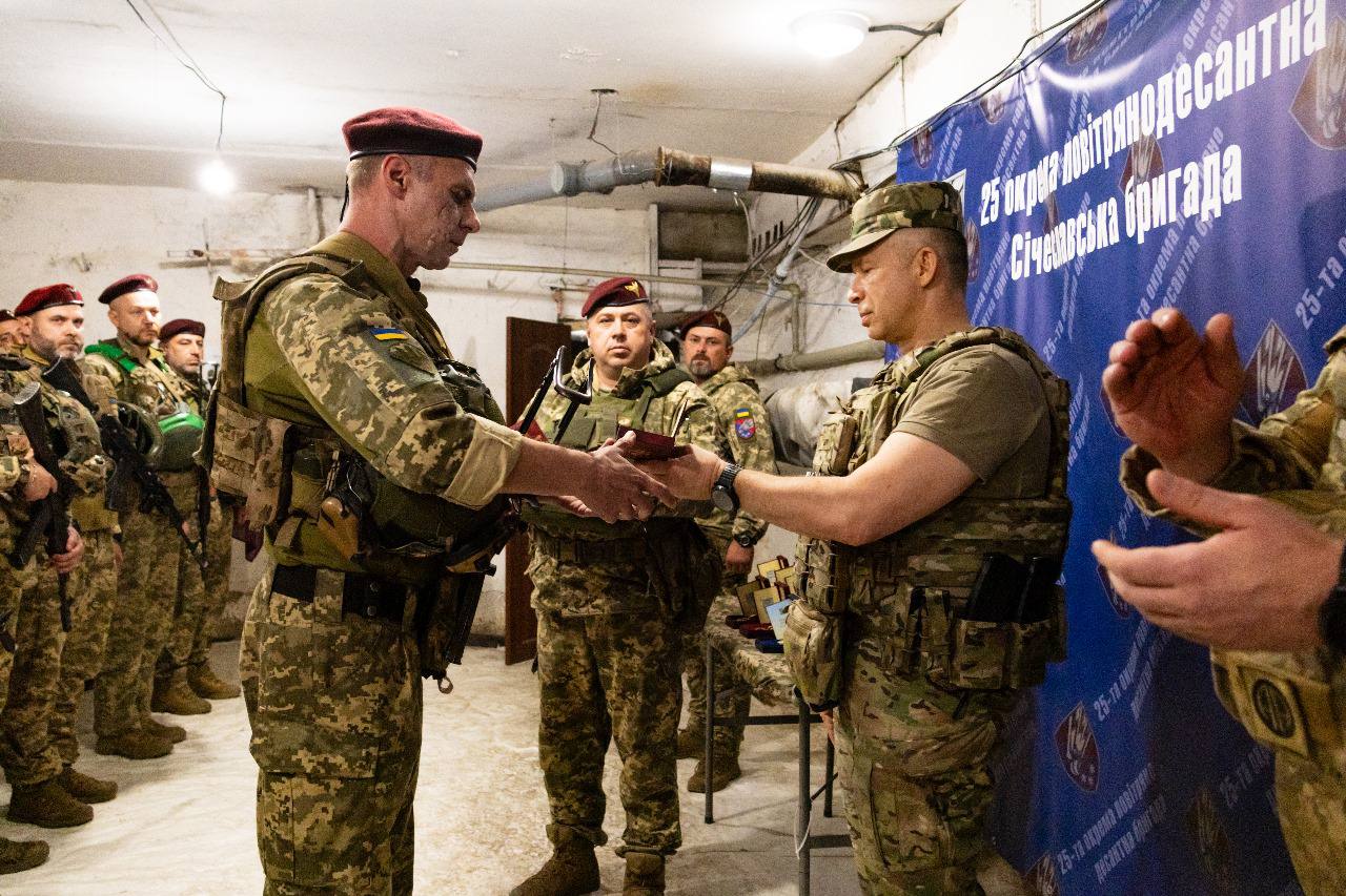 Oleksandr Syrskyi visited one of the hottest front-line areas and awarded the soldiers